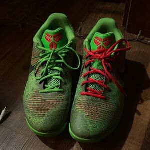 Kobe Bryant Christmas mamba rage shoes mismatch laces